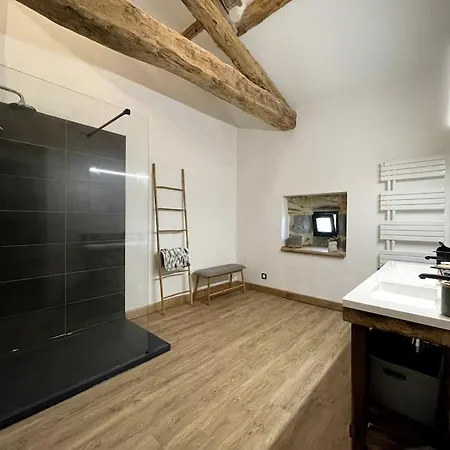 A La Campagne Au Bord D'un 8 Personnes Semesterbostad