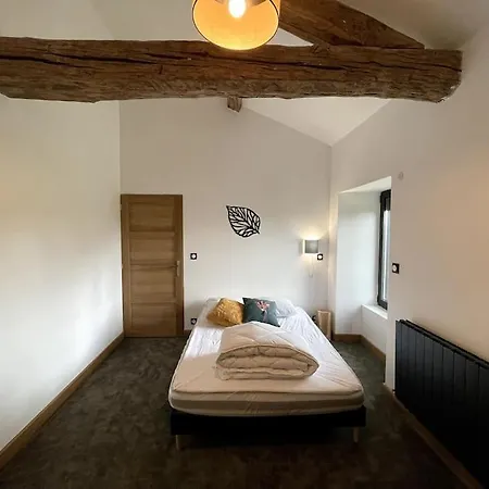 A La Campagne Au Bord D'un 8 Personnes Holiday home Saint-Quentin-sur-Charente