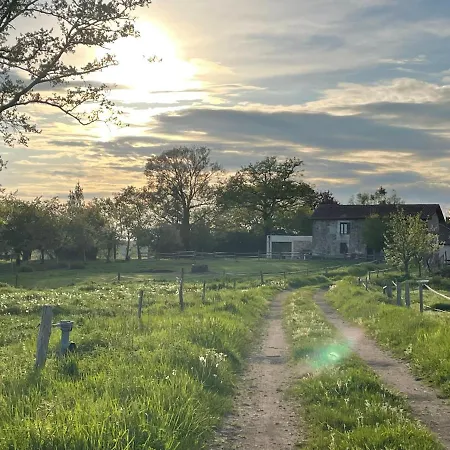 A La Campagne Au Bord D'un 8 Personnes Semesterbostad *