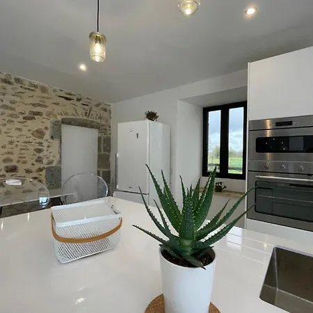 A La Campagne Au Bord D'un 8 Personnes