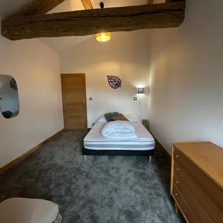 Holiday home A La Campagne Au Bord D'un 8 Personnes *