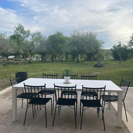 A La Campagne Au Bord D'un 8 Personnes