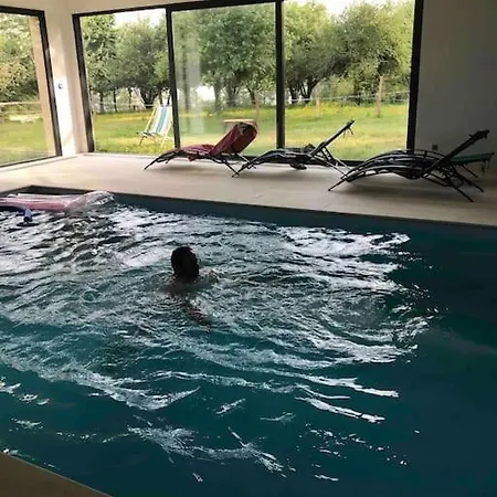 A La Campagne Au Bord D'un 8 Personnes Holiday home Saint-Quentin-sur-Charente