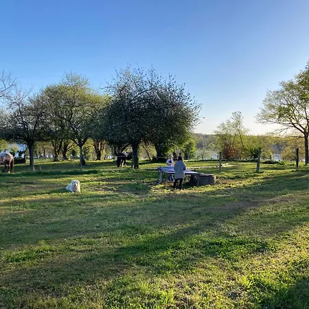 A La Campagne Au Bord D'un 8 Personnes Semesterbostad *