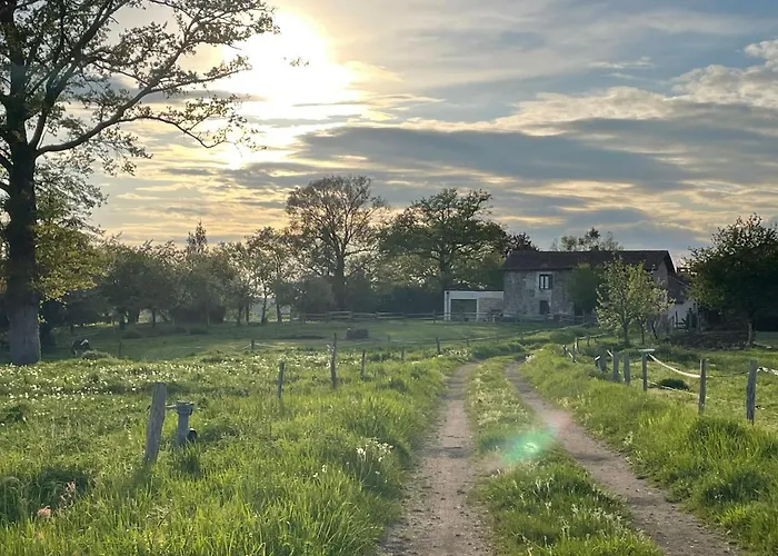 A La Campagne Au Bord D'un 8 Personnes 度假居 *
