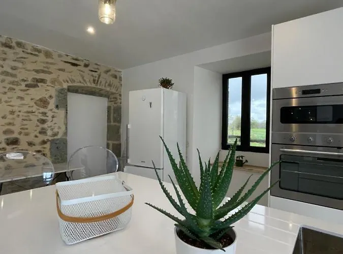 A La Campagne Au Bord D'un 8 Personnes