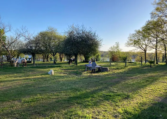 A La Campagne Au Bord D'un 8 Personnes 度假居 *